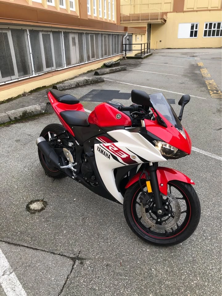 2015 Yamaha YZF-R3 Sportbike - photo 2