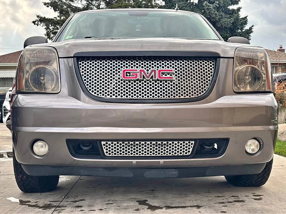 2011 GMC Yukon XL 1500 Denali Sport Utility 4D
