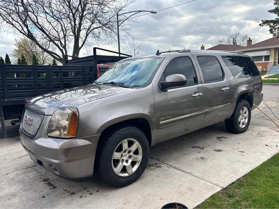 2011 GMC Yukon XL 1500 Denali Sport Utility 4D - photo 3
