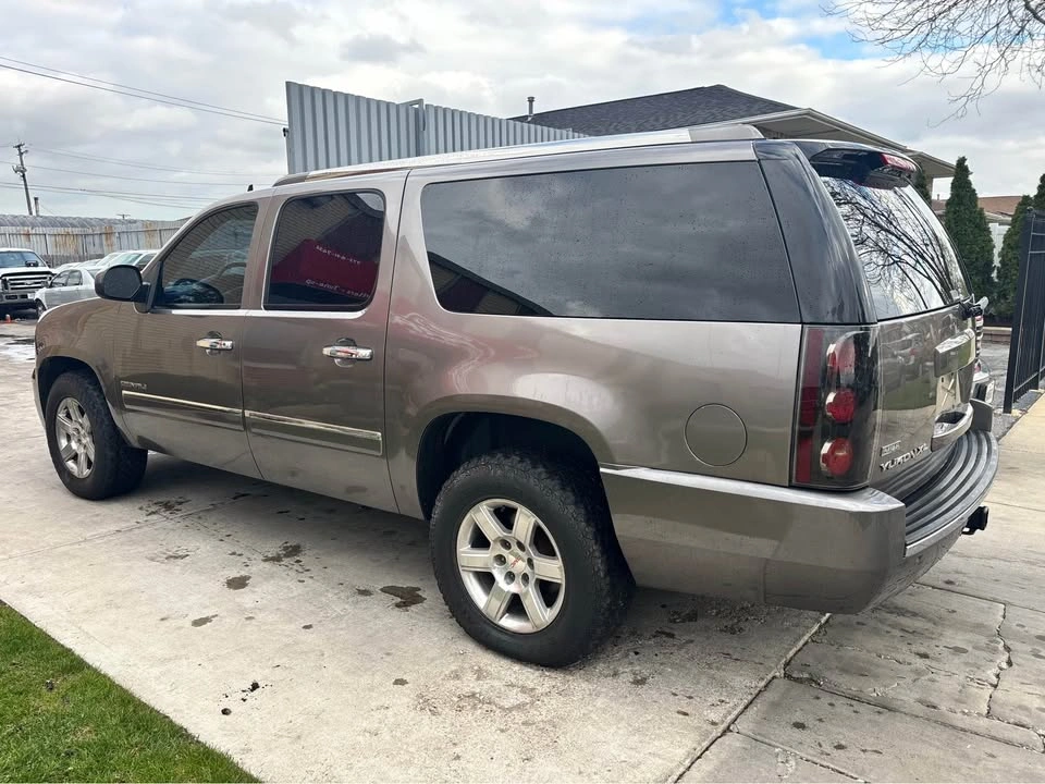 2011 GMC Yukon XL 1500 Denali Sport Utility 4D - photo 5