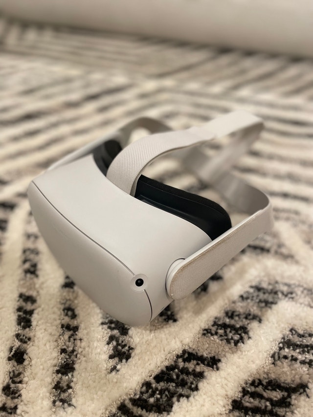 Meta Quest 2 VR Headset 128GB + Case + Accessories - photo 2