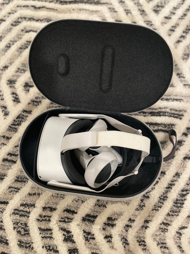 Meta Quest 2 VR Headset 128GB + Case + Accessories - photo 5