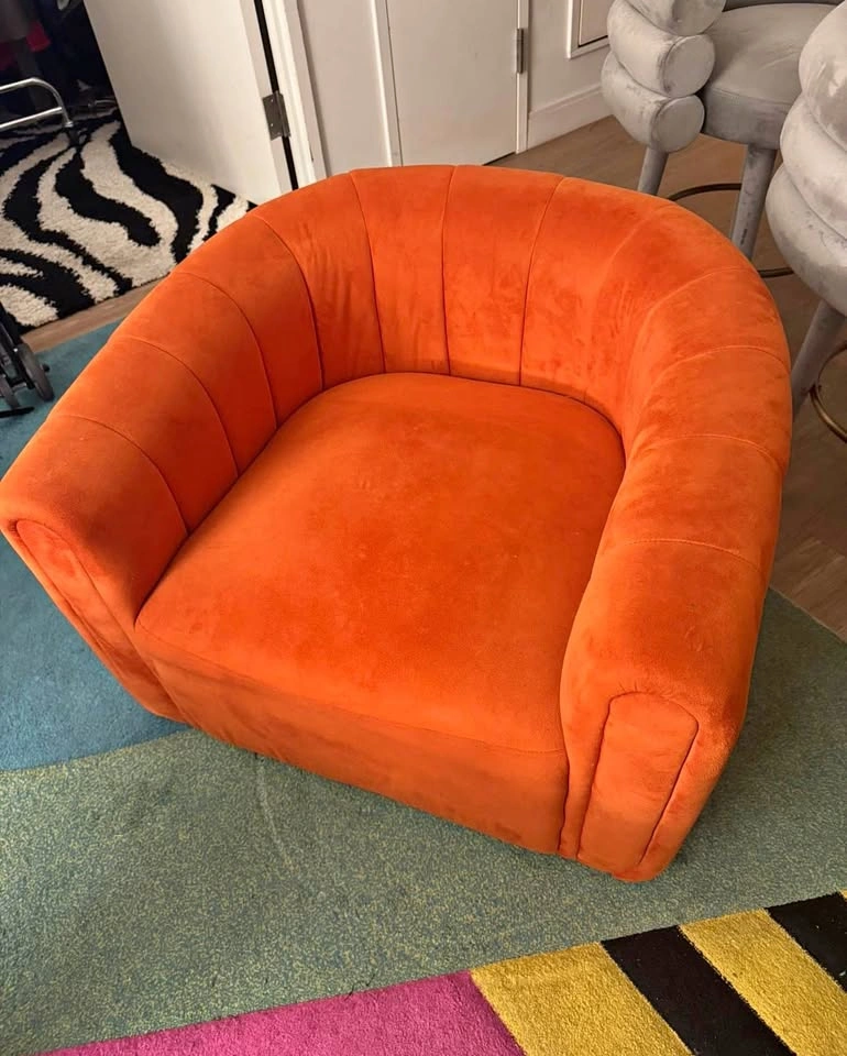Ebello Oversize Velvet Swivel Armchair with Pillow