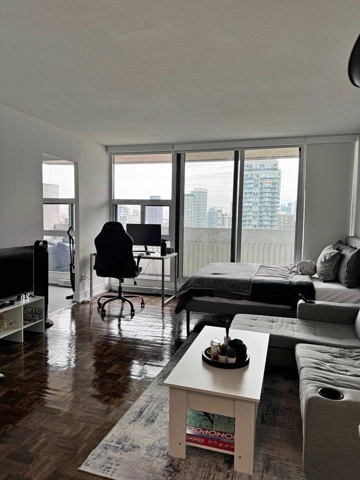 28th Floor Studio Apt - Fully Furnished | 33 Isabella St | $1900