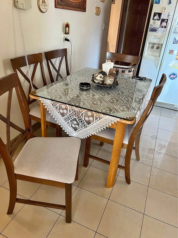 Kitchen Table w Protective Glass (chairs NOT included)