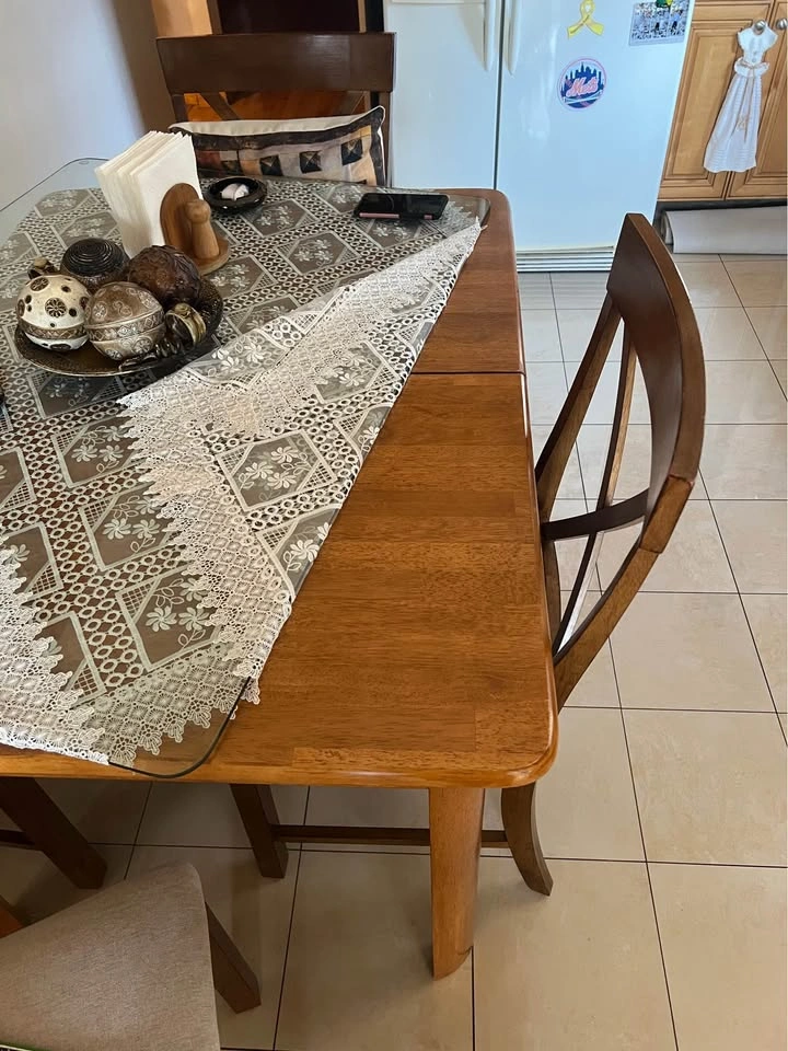 Kitchen Table w Protective Glass (chairs NOT included) - photo 2