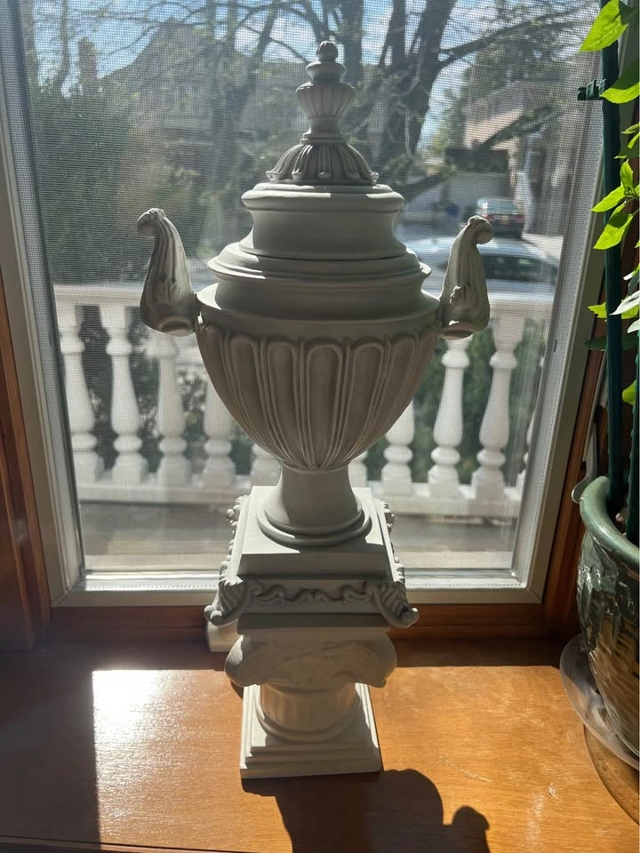 Corinthian Column Display Stands w Decorative Accent Pieces - 8 - photo 4