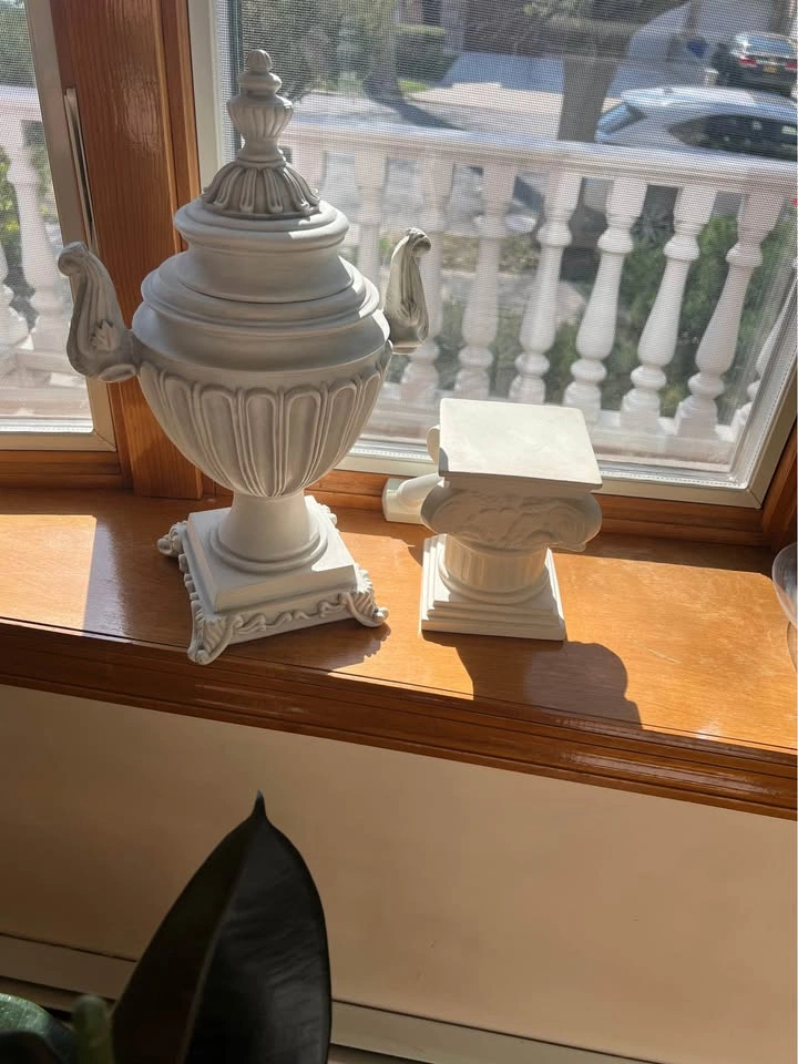 Corinthian Column Display Stands w Decorative Accent Pieces - 8 - photo 5