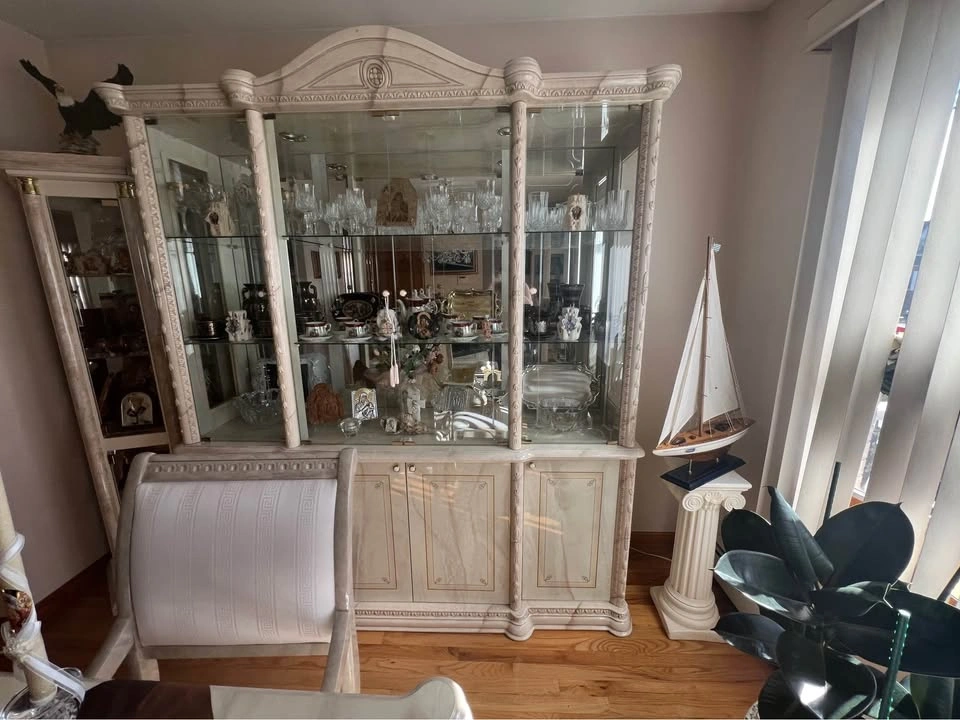 Dining Room Set: Table, 6 Chairs & China Cabinet - photo 5