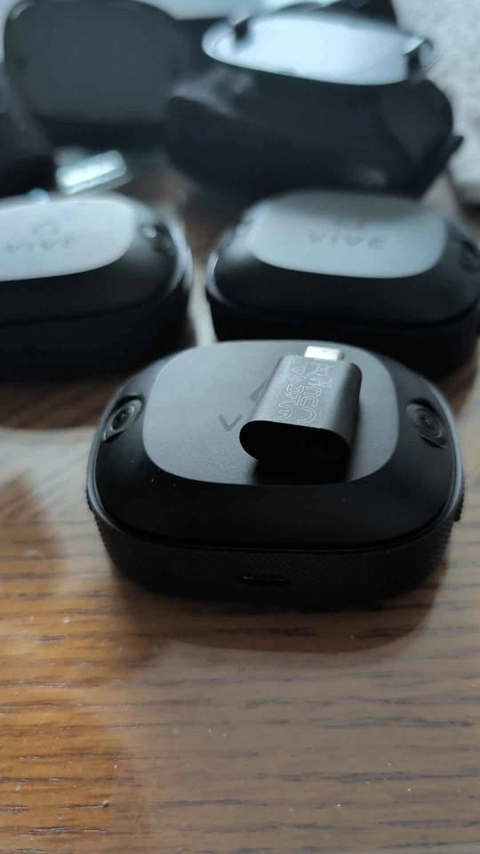 VIVE Ultimate Trackers - photo 2