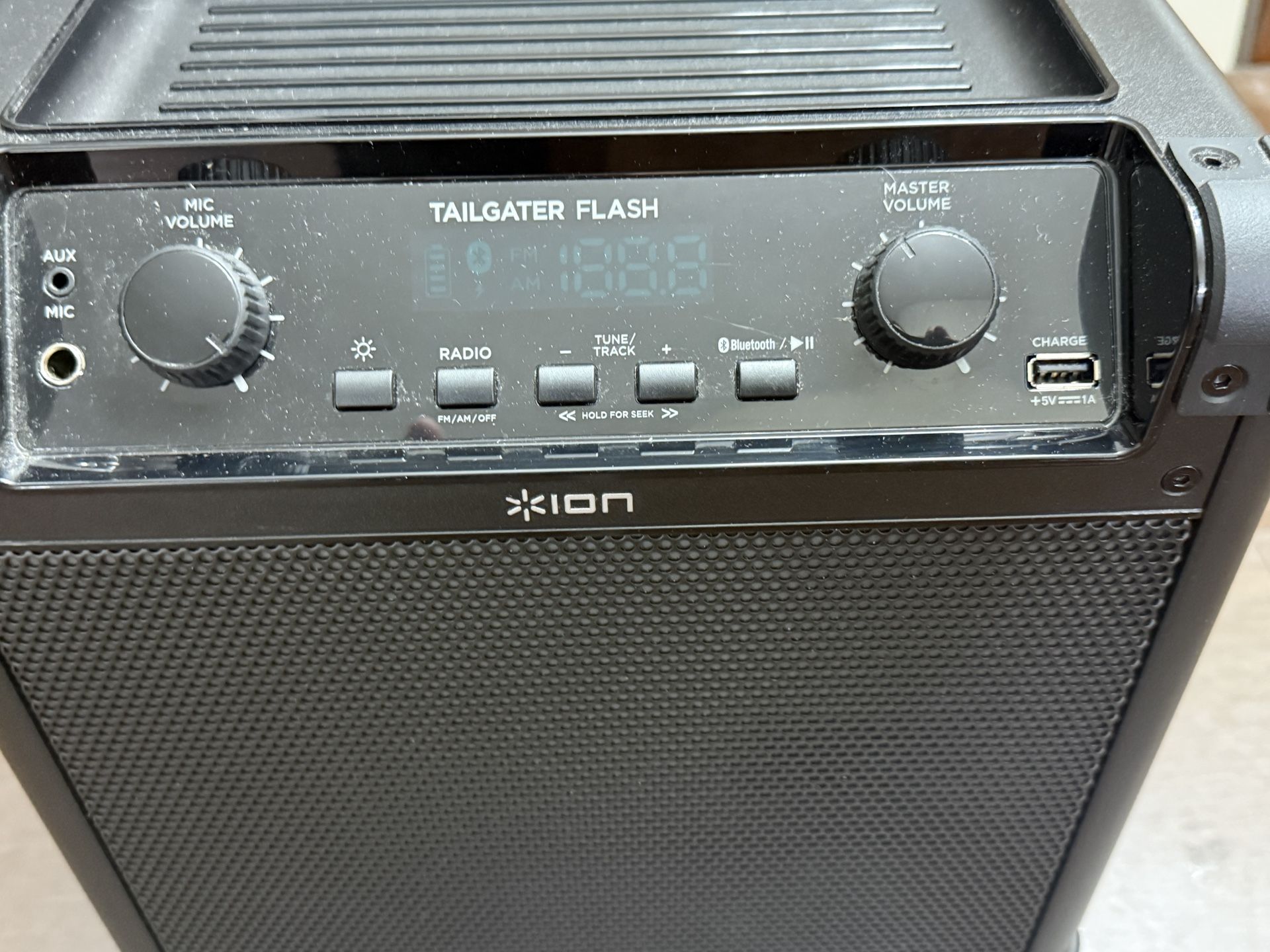 ION Tailgater Flash (IPA88) Portable Bluetooth Speaker - photo 3