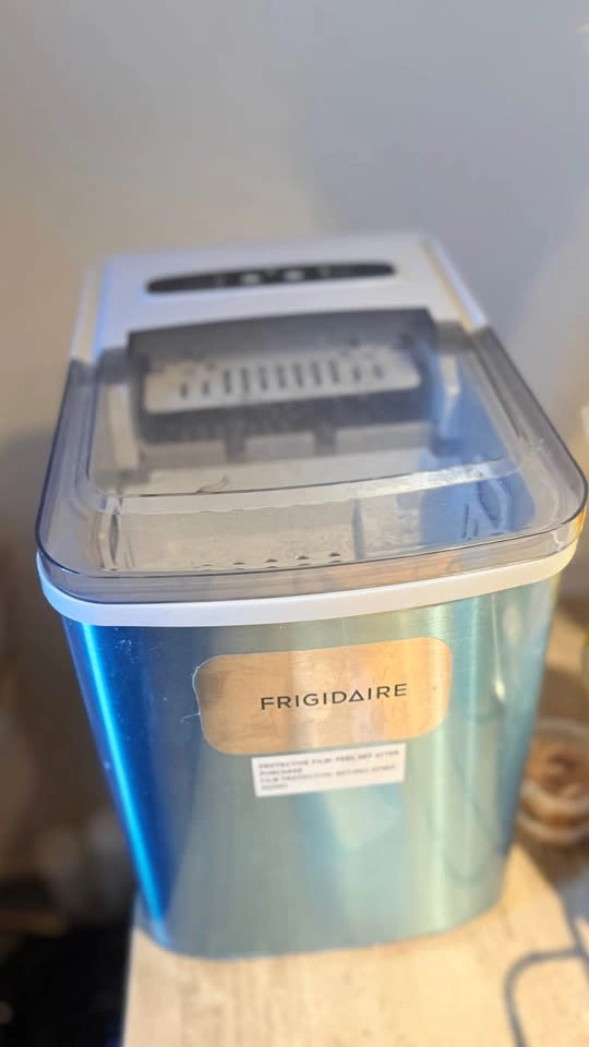 Frigidaire Countertop Ice Maker - photo 2