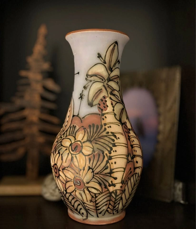 Hand Painted Cuban Pottery Vase – Rooster Design (Signed) - photo 2