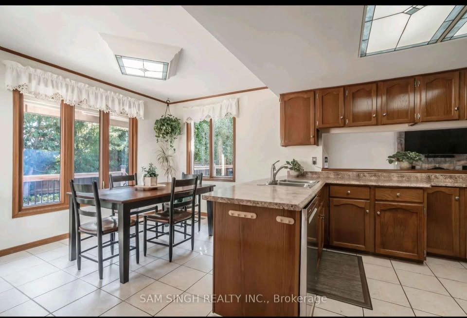 4 Beds 3 Baths - House - photo 5