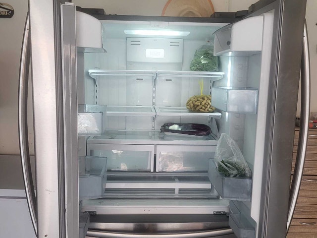 Samsung Refrigerator - photo 2