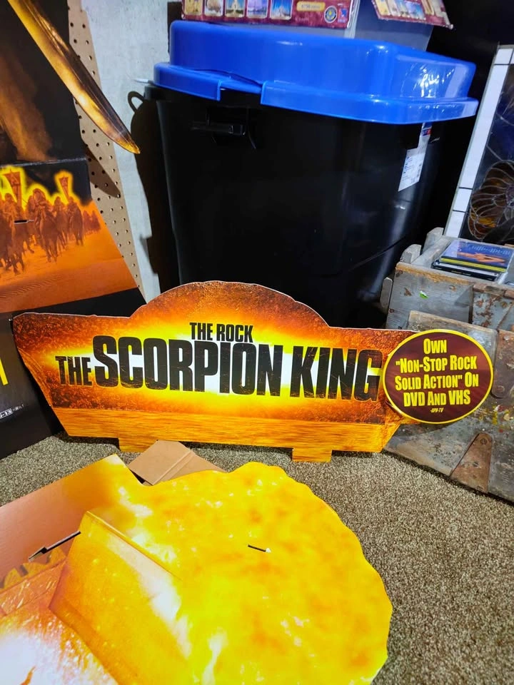 Vintage Rare 2002 Scorpion King Video Store Standee - photo 3