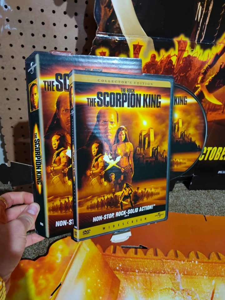 Vintage Rare 2002 Scorpion King Video Store Standee - photo 4