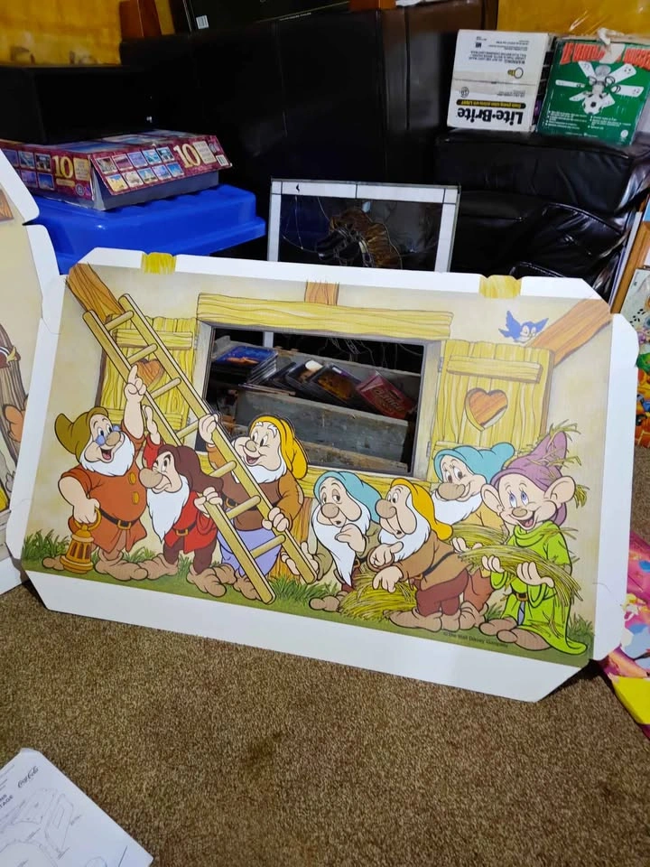 1993 Snow White Re-Release Movie Theater Standee - photo 4