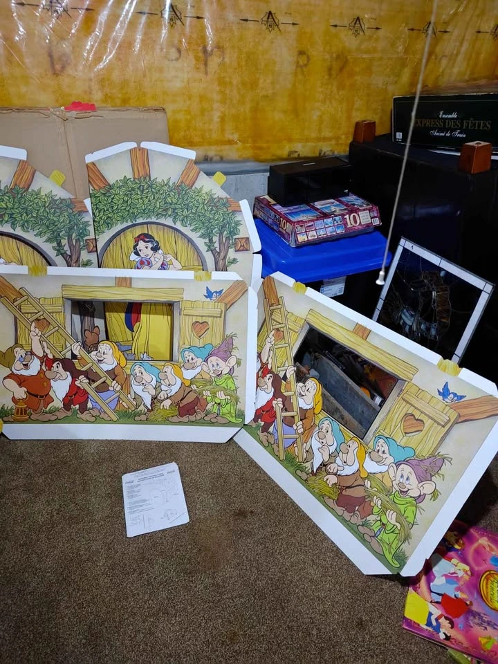 1993 Snow White Re-Release Movie Theater Standee - photo 5