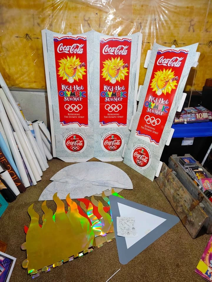 Vintage Rare 1996 Olympics Coca-Cola Torch Standee - photo 2