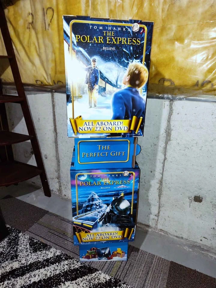 Vintage 2004 Polar Express Video Store Standee - photo 2