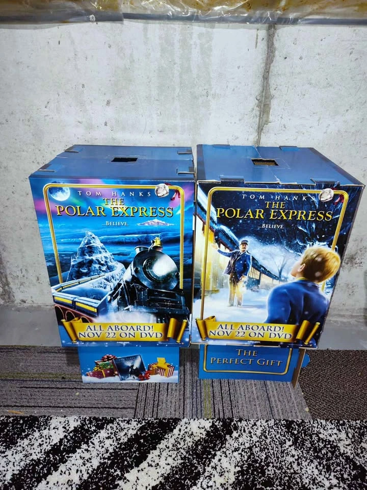 Vintage 2004 Polar Express Video Store Standee - photo 4