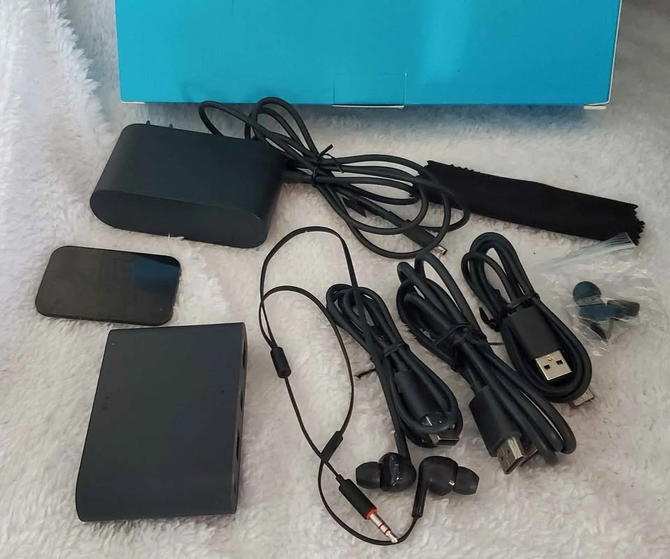 Vive - Like New, In Box + Accessories - photo 3
