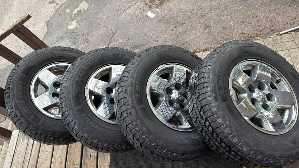 Laufenn All-Weather Tires 265/70R17 & 17" OEM RAM Rims - photo 4