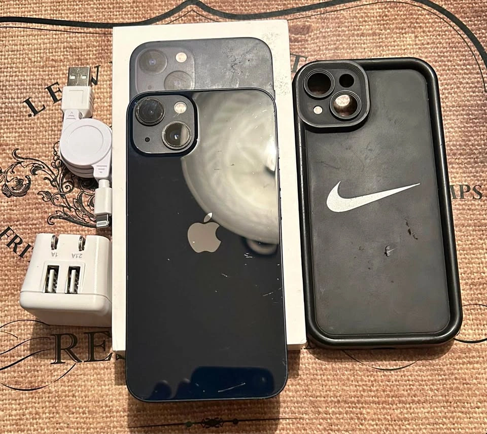 iPhone 13 128GB - Great Condition + Accessories