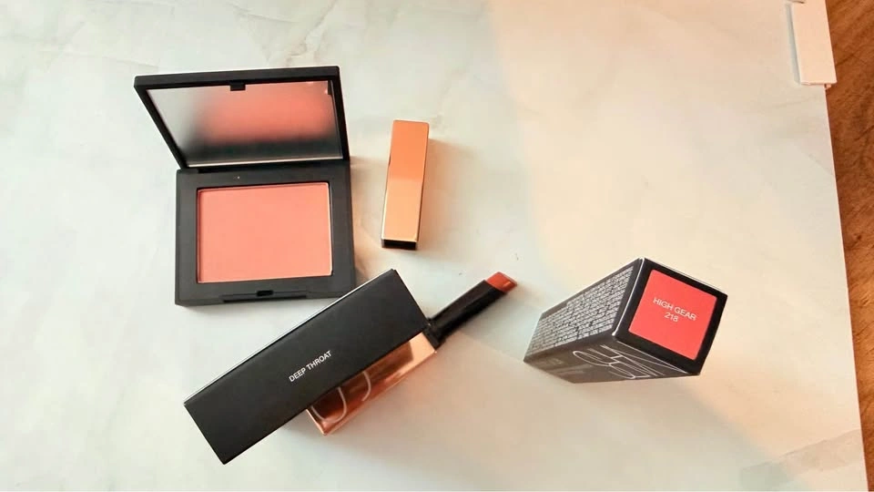 Maquillaje de mujer - photo 2