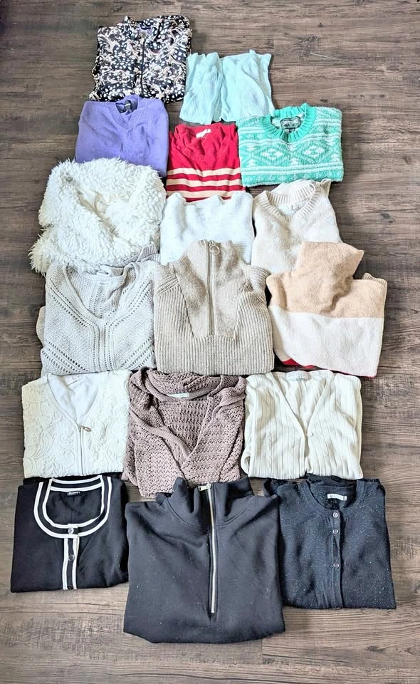 Sweater Bundle MEDIUM 17pcs