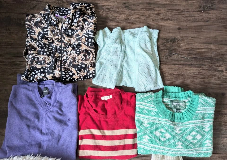 Sweater Bundle MEDIUM 17pcs - photo 4