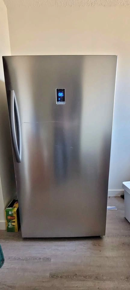 Insignia 17cu ft Convertible Fridge/Freezer