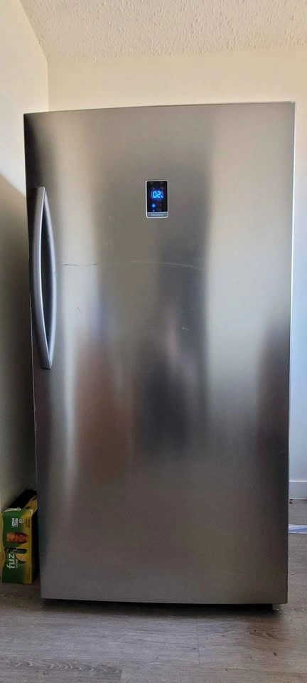 Insignia 17cu ft Convertible Fridge/Freezer - photo 2