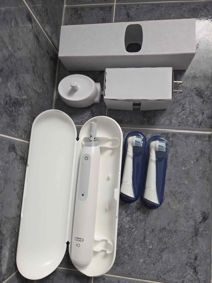 Oral-B iO Series Professional Clean Electric Toothbrush - photo 2