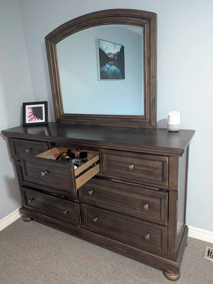 Ashley Home Classic solid wood dresser with mirror - photo 2