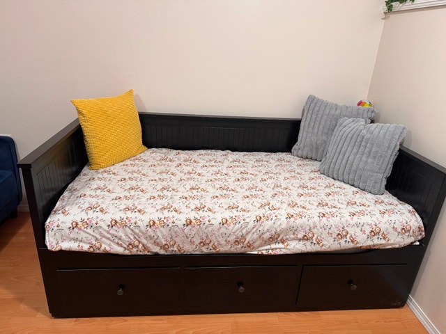 Ikea HEMNES Daybed w/ 3 Drawers & 2 Mattresses