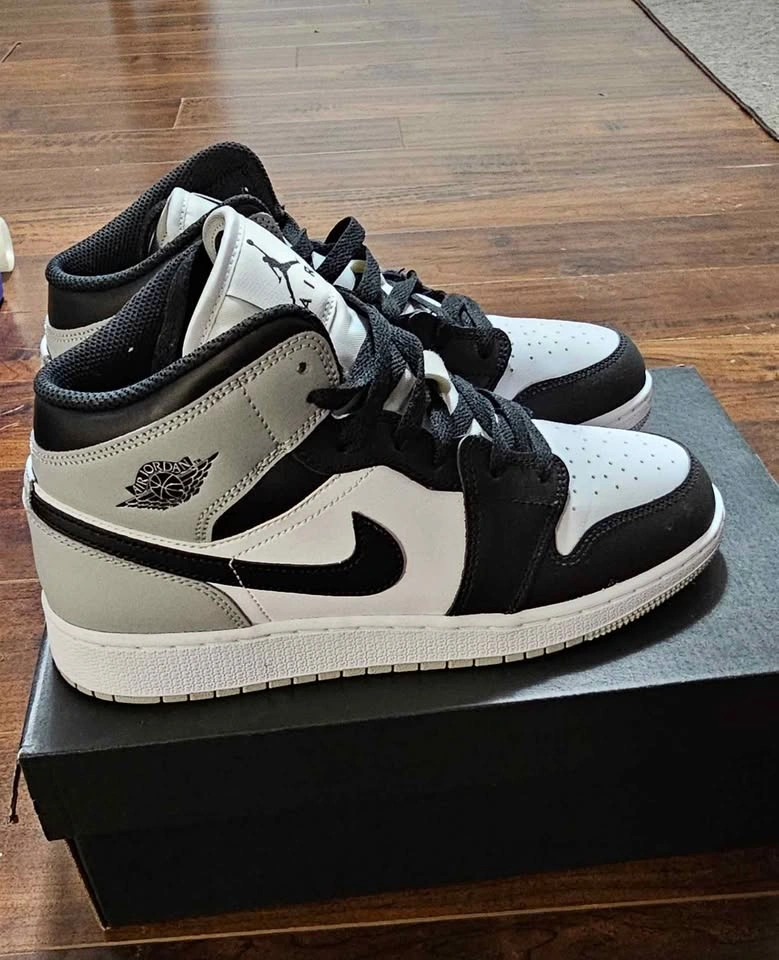 Air Jordan 1 Mid (White/Black/Smoke Grey) - photo 2