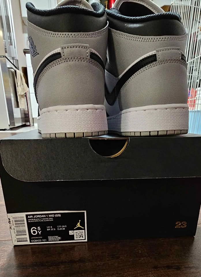 Air Jordan 1 Mid (White/Black/Smoke Grey) - photo 4