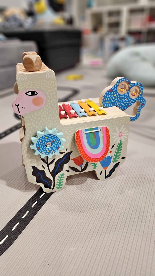 LIKE NEW - Manhattan Toy Company Musical Llama