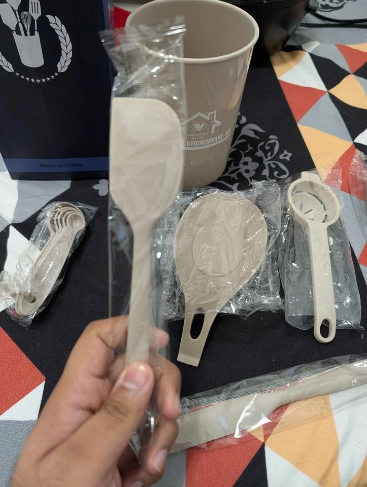 7-Piece Beige Kitchenware & Baking Set w/ Utensil Holder - photo 4