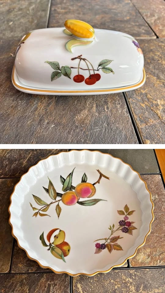 Royal Worcester Evesham Gold Baking & Serving Set