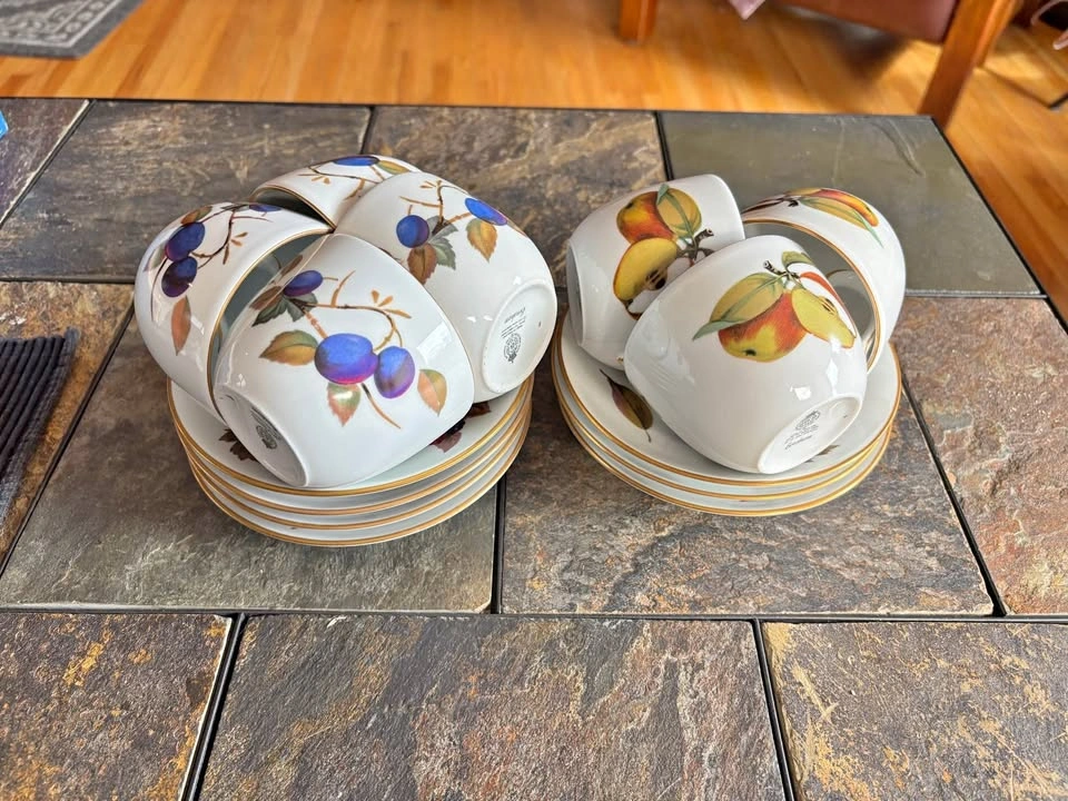 Royal Worcester Evesham Gold Teacups & Saucers – Set of 7