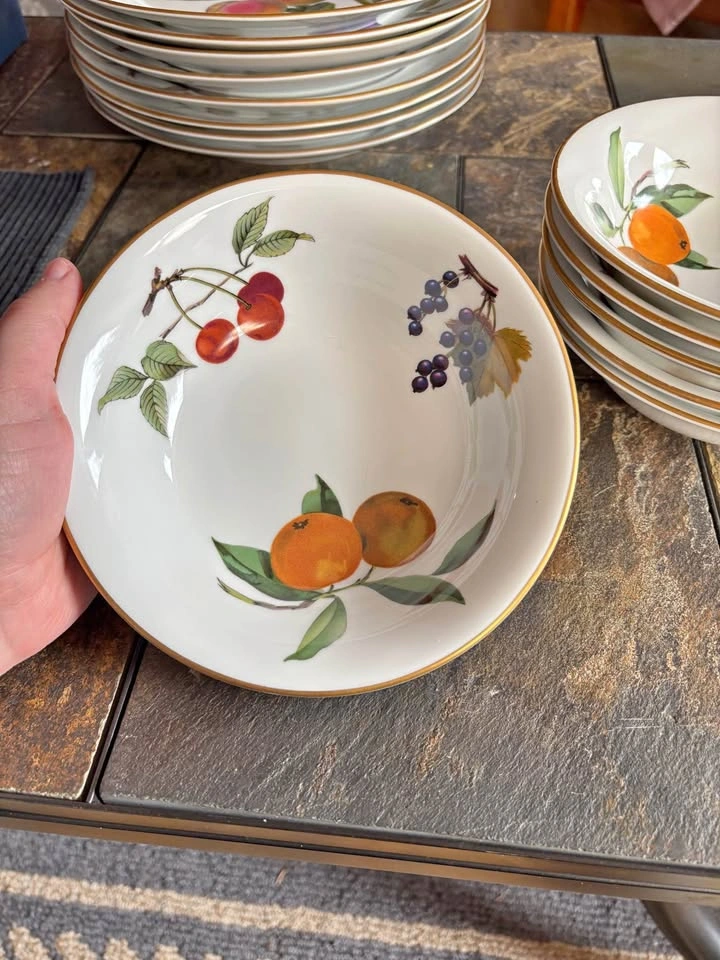 Royal Worcester Evesham Gold Bowls – Set of 7