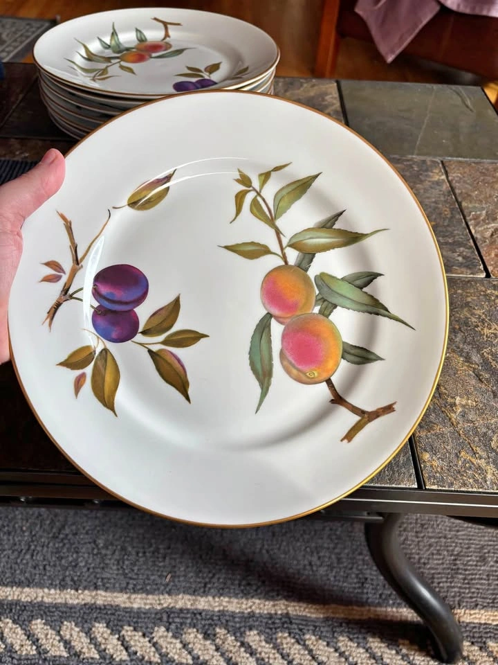 Royal Worcester Evesham Gold Dinner Plates – Set of 8