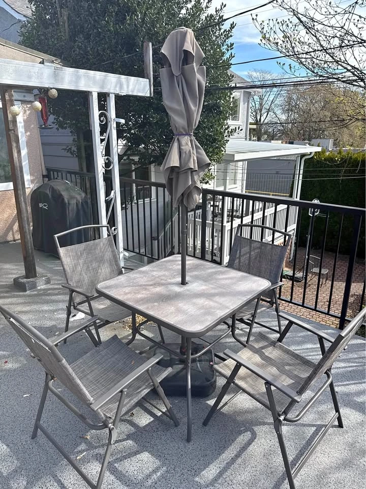 4 Chair Patio Set with Umbrella