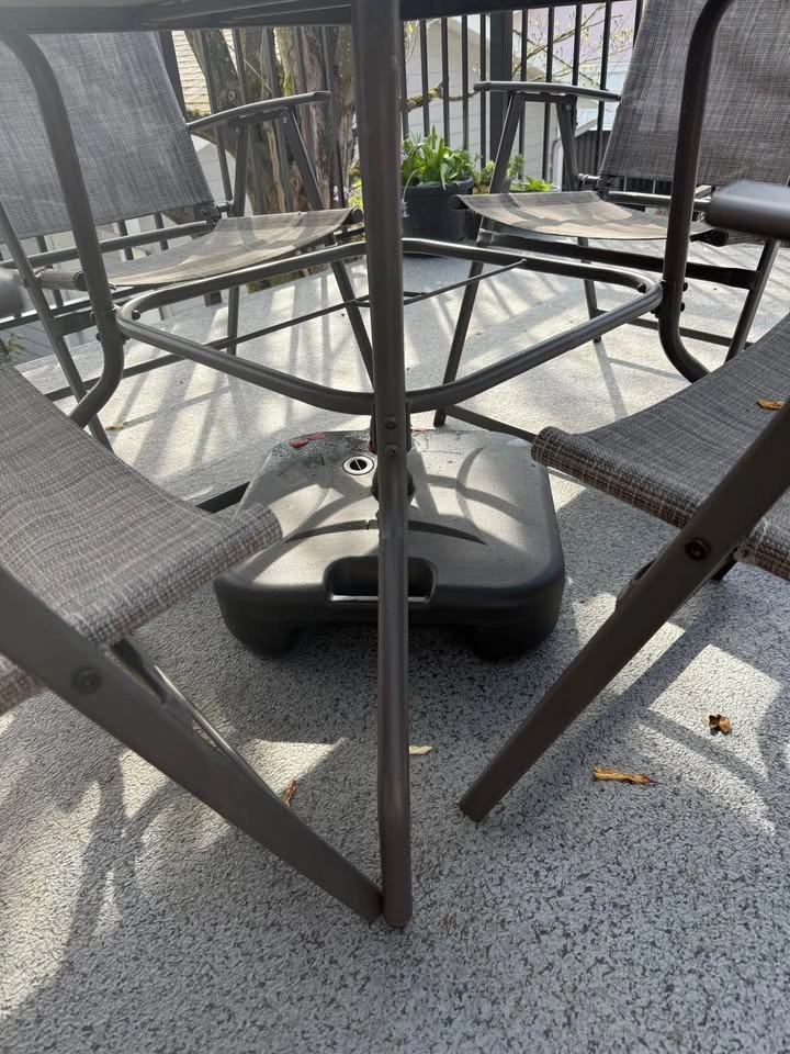 4 Chair Patio Set with Umbrella - photo 2