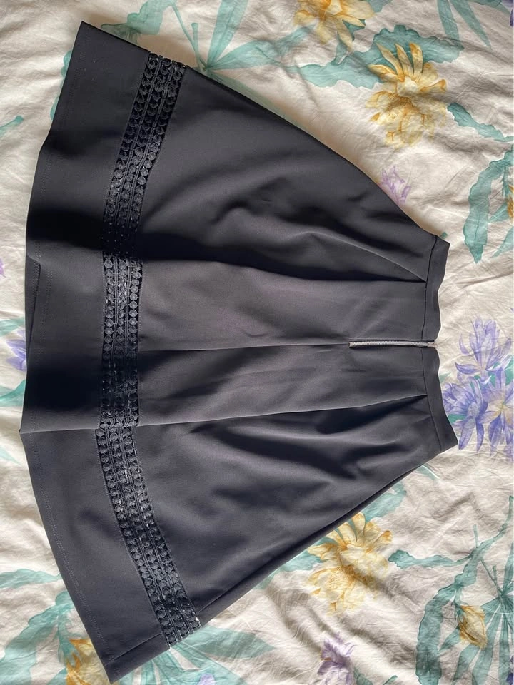 Black skirt for sale - photo 2