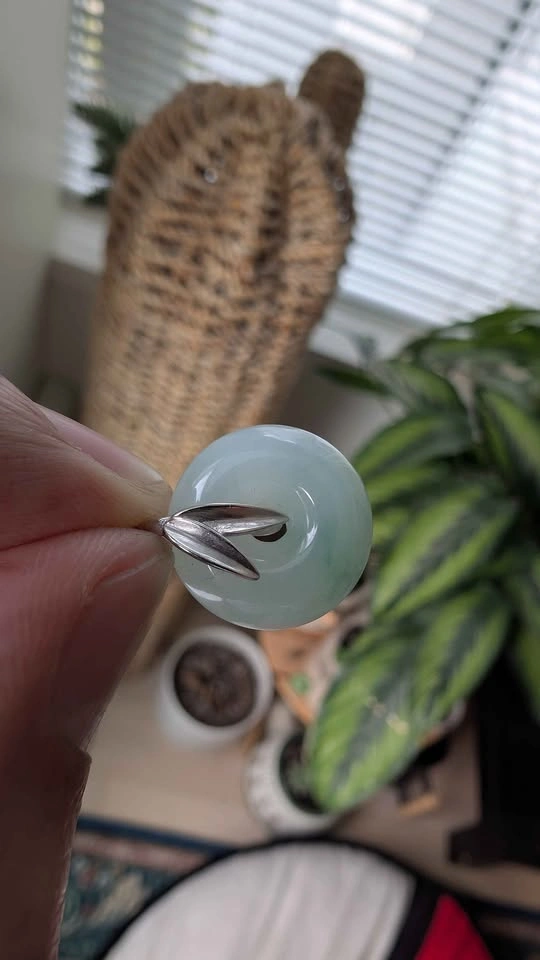 Burmese Grade A Jadeite Pendant - Apple Green Glow - photo 3