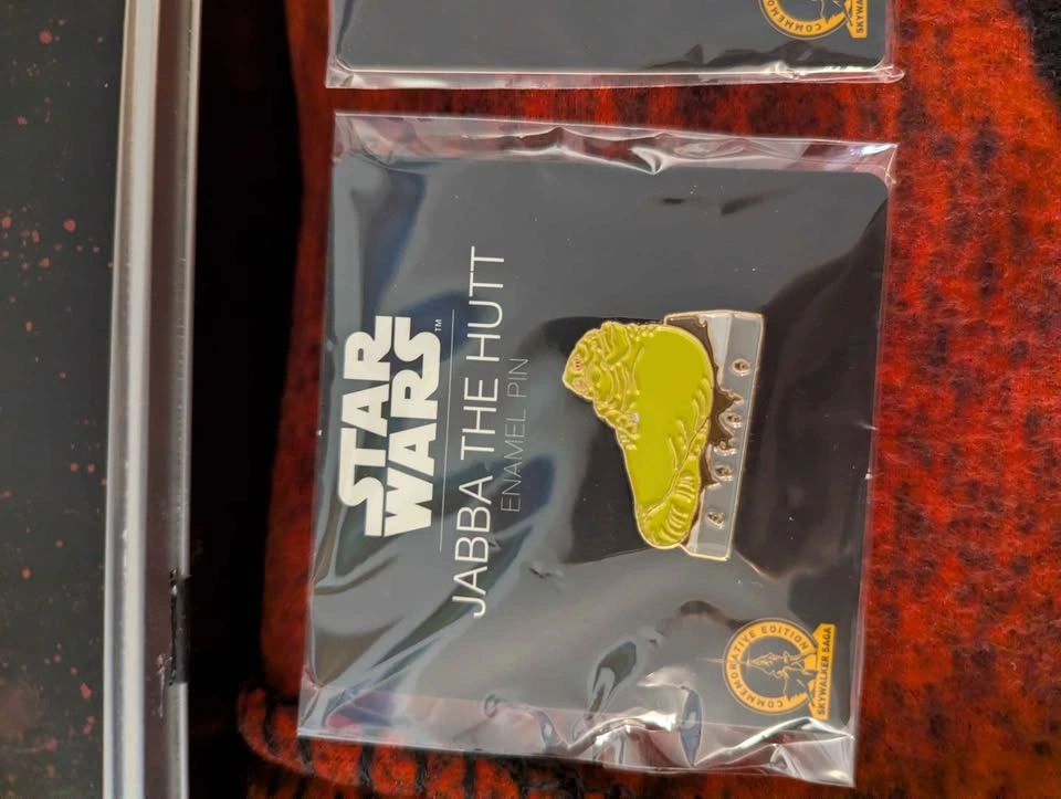 Star Wars Lunchbox, Blanket, and 2 Pins - photo 2